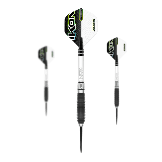 Red Dragon Ikon 3 Steeldarts Das Bild zeigt drei Steeldarts mit der Aufschrift „Red Dragon Ikon 3“. Die Flights sind weiß mit schwarzen und grünen Akzenten gestaltet.