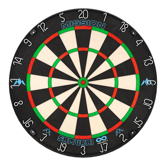 Mission Samurai Infinity steel dartboard Das Bild zeigt eine Steeldartscheibe mit dem Namen "Mission Samurai Infinity". Die Scheibe ist schwarz-weiß mit roten und grünen Markierungen und hat weiße Zahlen am Rand.