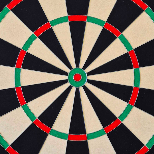 Das Bild zeigt das Produkt Bulls NL Advantage 8 Steeldartboard. Es ist ein hochwertiges Steeldartboard für Dartspieler.