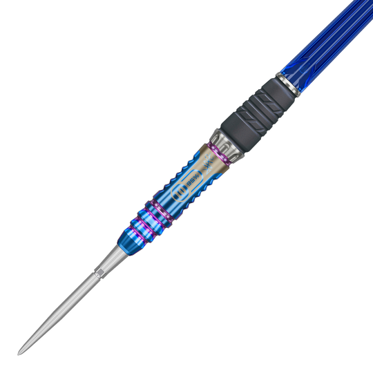 Zu sehen sind die Target Japan Rising Sun GEN10 Swiss Point Steeldarts. Die Darts sind aus verschiedenen Winkeln fotografiert.