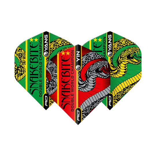 Red Dragon Peter Wright Snakebite Red Green Yin Yang Standard Flights Das Bild zeigt drei Dartflights mit bunten Farben und auffälligem Schlangen-Design. Auf den Flights steht "Snakebite Double World Champion" und sie sind in Rot, Grün, Gelb und Schwarz gestaltet.
