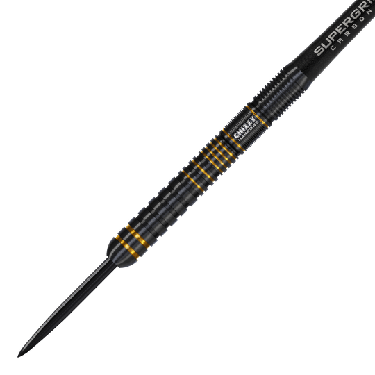 Harrow's Dave Chisnall Chizzy Series 3 steel darts Das Bild zeigt den Harrows Dave Chisnall Chizzy Series 3 Steeldart. Der Dart ist schwarz mit goldenen Akzenten und hat eine geriffelte Oberfläche für besseren Halt.