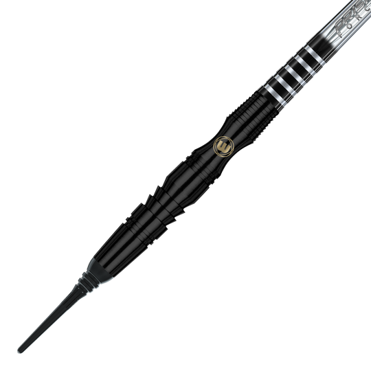 Winmau Sniper Black soft darts - 20g Dies ist ein Winmau Sniper Black Softdart mit einem Gewicht von 20g. Der Dart hat ein elegantes schwarzes Design mit silbernen Akzenten.