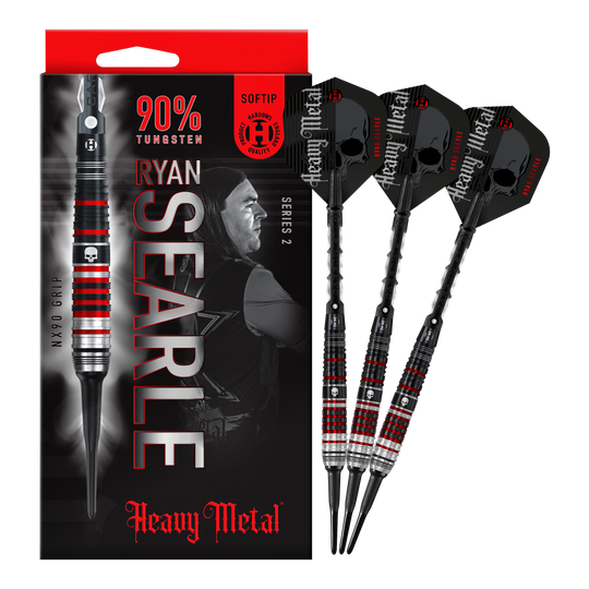 Das Bild zeigt die "Harrows Ryan Searle Heavy Metal Series 2 Softdarts" mit einer Verpackung und drei Darts. Die Darts bestehen zu 90 % aus Wolfram und haben ein schwarzes und rotes Design mit Totenkopf-Motiv.