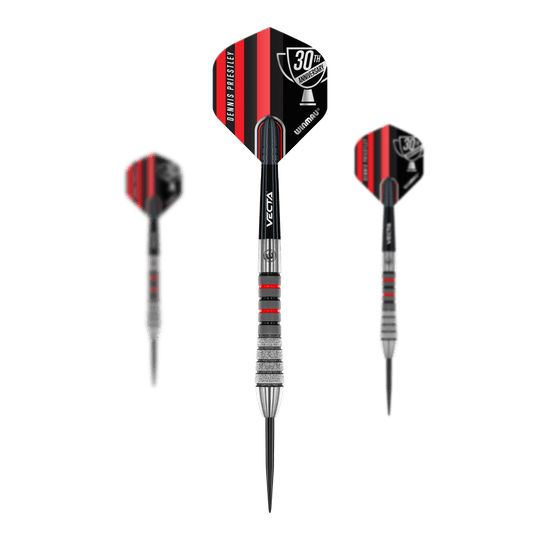 Winmau Dennis Priestley Diamond 3-Zero steel darts Das Bild zeigt drei Winmau Dennis Priestley Diamond 3-Zero Steeldarts. Die Darts haben schwarze und rote Flights mit silbernen und roten Akzenten am Schaft.
