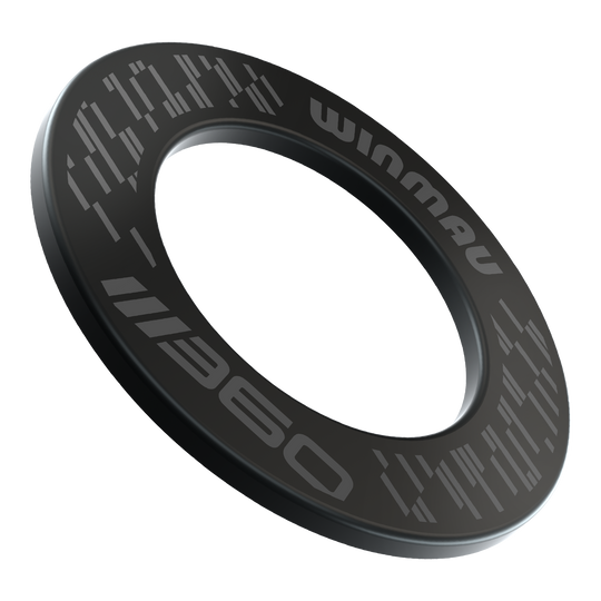 Hier ist das Winmau Blade 360 Dartboard Surround in der schwarzen Ausführung zu sehen. Es schützt das Dart-Board und die Umgebung bei jedem Spiel.