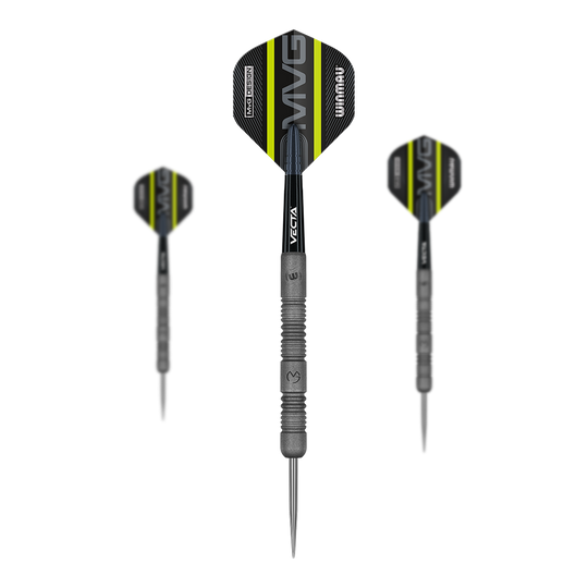 Winmau Michael Van Gerwen Exact Steeldarts Das Bild zeigt drei Winmau Michael Van Gerwen Exact Steeldarts. Die Darts haben schwarze und gelbe Flights mit der Aufschrift "MVG" und einen silbernen, geriffelten Schaft.