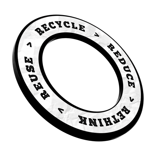 Dieses Bild trägt den Dateinamen 'DBS-RRRR1_Surround_Recyle_Reuse_Reduce_Rethink_Schwarz_3'. Es zeigt vermutlich ein schwarzes Surround-Produkt mit Schwerpunkt auf Recycling und Nachhaltigkeit.