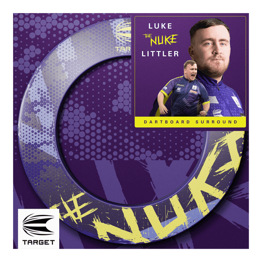 Target Luke Littler The Nuke Dartboard Surround Das Bild zeigt das Produkt "Target Luke Littler The Nuke Dartboard Surround" in lila und gelben Farben. Auf der Verpackung sind Fotos von Luke Littler sowie das Target-Logo abgebildet.