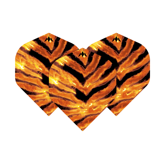 Das Bild zeigt drei Dartflights mit einem auffälligen Tigerstreifen-Design in Orange und Schwarz. Es handelt sich um das Produkt "Mission Solo Javan No2 Standard Flights".