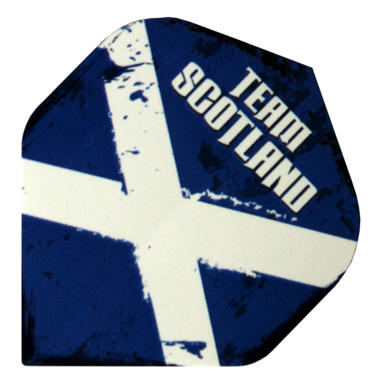 P157 Das Bild zeigt einen Dartflug mit dem Design der schottischen Flagge. Auf dem Dartflug steht in weißen Buchstaben "TEAM SCOTLAND".