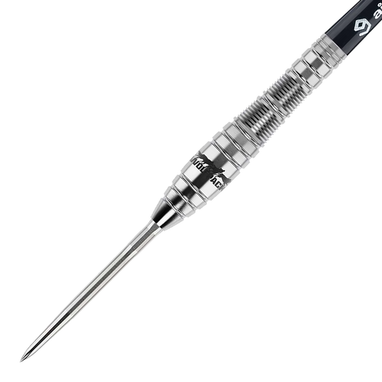 Caliburn Wolfpack W2 steel darts - 22g Dies ist ein Caliburn Wolfpack W2 Steeldart mit einem Gewicht von 22 Gramm. Der Dart ist aus Metall gefertigt und hat ein geriffeltes Griffdesign für besseren Halt.