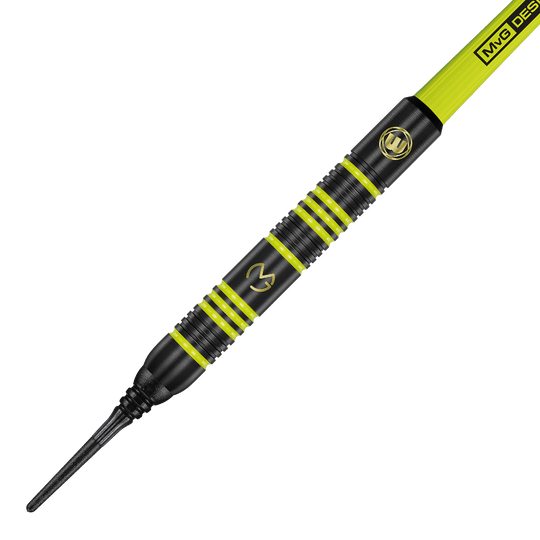 Das Bild zeigt einen Winmau Michael Van Gerwen MvG Ambition Softdart mit einem Gewicht von 20 g. Der Dart ist schwarz mit auffälligen gelb-grünen Akzenten verziert.