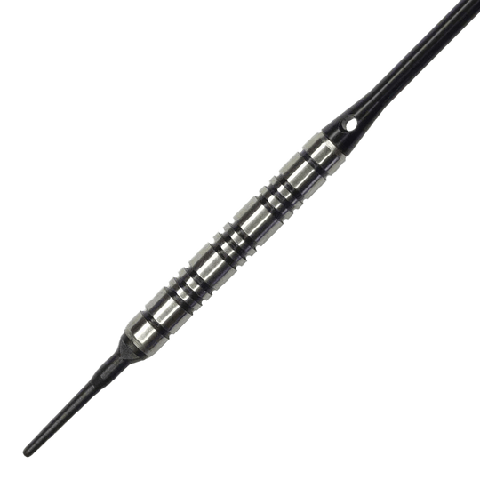 McDart 85 Tungsten V2 soft darts - 17g Das Bild zeigt einen McDart 85er Tungsten V2 Softdart mit einem Gewicht von 17g. Der Dart besteht aus silbernem Metall mit schwarzen Rillen und besitzt eine schwarze Kunststoffspitze.