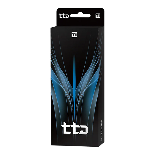 Auf dem Bild sieht man die Caliburn TTD Complete Titanium T2 Black Steeldarts - 6g. Die Steeldarts besitzen ein modernes und elegantes Aussehen.