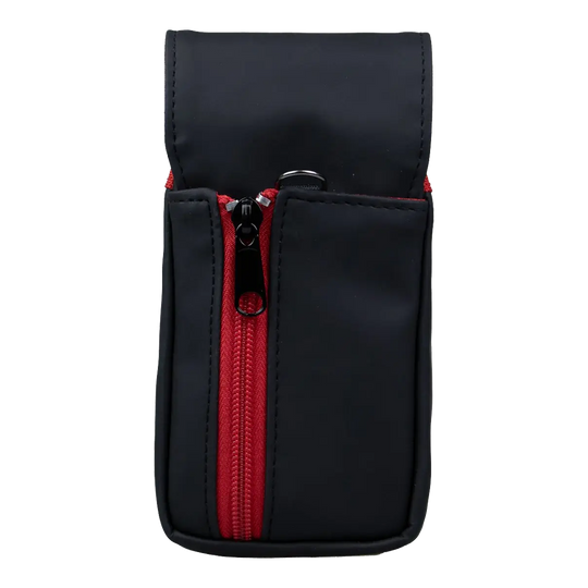 Bulls NL Spacecase Softcase Black-Red Gezeigt wird das Bulls NL Spacecase Softcase Schwarz-Rot. Das Etui ist für Darts und Zubehör konzipiert.
