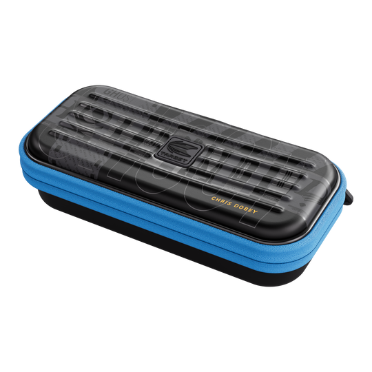 Takoma Ghost Series Chris Dobey dart case Gezeigt wird das Takoma Ghost Series Chris Dobey Dartcase. Das robuste Etui eignet sich ideal zur Aufbewahrung von Darts.