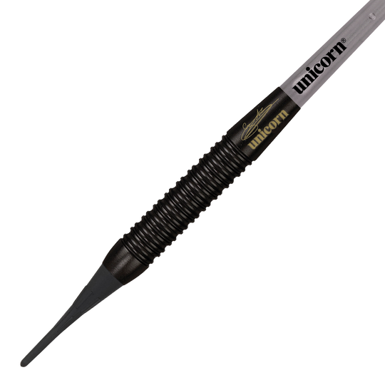 23664_Unicorn_World_Champion_Gary_Anderson_Black_Brass_Softdarts_2 Dies ist ein Softdart der Marke Unicorn, Modell "World Champion Gary Anderson Black Brass" mit 19 Gramm Gewicht. Der Dart hat ein schwarzes, geriffeltes Barrel und einen Kunststoffspitze.