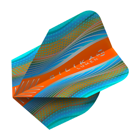 HF5126_Harrows_Silikia_Lumen_Cyan_Orange_No6_Flights_2 Das Bild zeigt das Produkt "Harrows Silika Lumen Cyan Orange No6 Flights". Die Flugfeder ist in den Farben Cyan, Orange und Blau gestaltet und hat ein modernes, liniertes Muster.