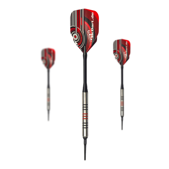 McDart 85 Tungsten V11 Soft Darts - 17.5g Das Bild zeigt drei Softdarts des Modells "McDart 85er Tungsten V11" mit einem Gewicht von 17,5 g. Die Darts haben einen silbernen Barrel mit roten Ringen und rote Flights mit grafischem Muster.