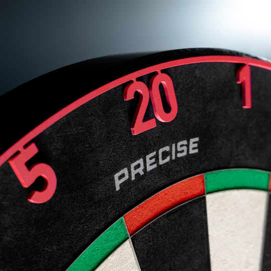 Precise 180 Endorphine steel dartboard with number ring - Inferno Red Abgebildet ist das Precise 180 Endorphine Steeldartboard mit Nummernring in Inferno Red. Es handelt sich um ein hochwertiges Dartboard für präzises Spiel.