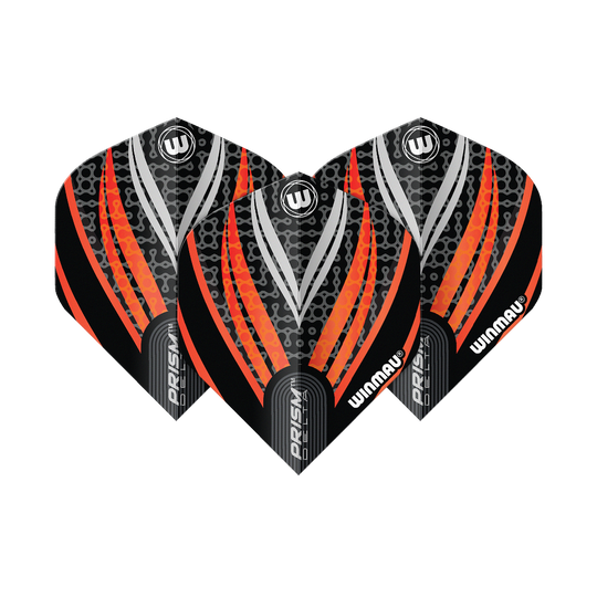 Das Bild zeigt drei Dart-Flights des Modells "Winmau Prism Delta" in Schwarz, Weiß und Orange. Die Flights haben ein modernes Design mit auffälligen orangefarbenen und silbernen Streifen.