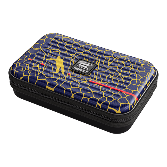 Target Takoma Josh Rock XL dart case Das Bild zeigt das Produkt "Target Takoma Josh Rock XL Dartcase". Das Dartcase hat ein blaues Design mit gelben Linien und einem roten Streifen sowie ein zentrales "Target"-Logo.