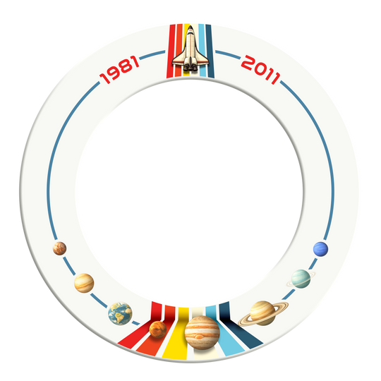 McDart Weltraum Shuttle Dartboard Surround wird abgebildet. Das Produkt dient als Schutzring für Dartboards.
