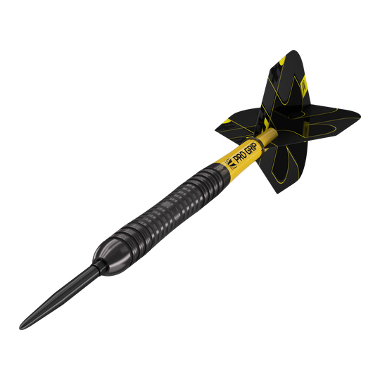 Target Bolide Void 04 Swiss Point steel darts Das Bild zeigt einen Target Bolide Void 04 Swiss Point Steeldart. Der Dart ist schwarz-gelb und hat eine strukturierte Griffzone sowie schwarze Flights mit gelben Linien.