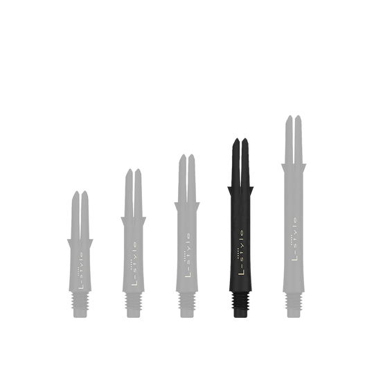 L style carbon shafts Auf dem Bild sind fünf schwarze Dartschäfte in unterschiedlicher Länge zu sehen. Sie sind senkrecht nebeneinander angeordnet und tragen die Aufschrift "L-style".