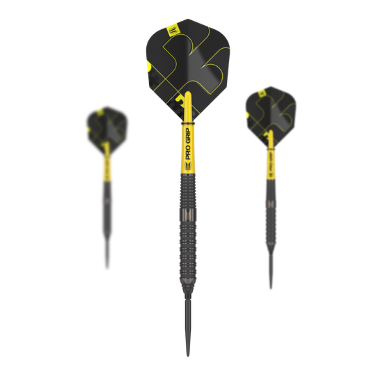 Auf dem Bild sind drei Steeldarts des Modells "Target Bolide Void 02 Swiss Point" zu sehen. Die Darts sind schwarz-gelb und haben eine strukturierte Griffzone sowie auffällige Flights.