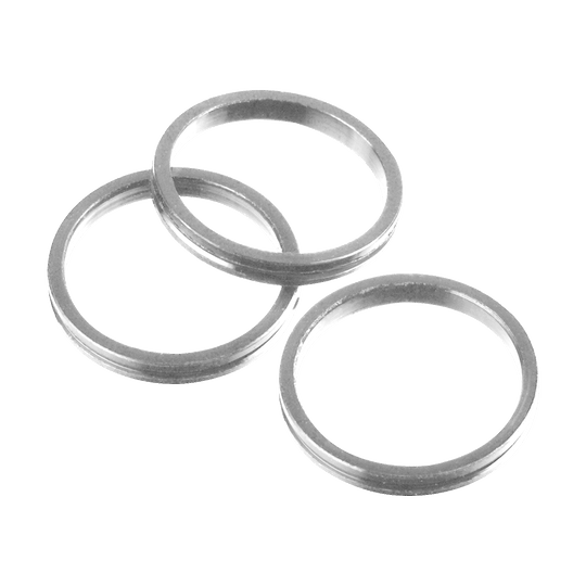 110280_Target_Pro_Grip_Shaftringe_Silber_1 Das Bild zeigt drei silberne Pro Grip Shaftringe von Target. Sie sind rund und aus Metall gefertigt.