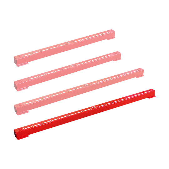 67824_Bulls_Oky_System_Metall_Oche_O90_2 Das Bild zeigt vier rote Metallbalken mit weißen Markierungen, die als Bulls Oky Metall Oche bezeichnet werden. Diese werden beim Darts als Abwurflinie verwendet.