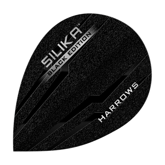 Harrow's Silica Black-Edition Pear Flights Dieses Bild zeigt das Produkt "Harrows Silika Black-Edition Pear Flights". Die Flights sind schwarz mit silbernen Akzenten und dem Text "SILIKA BLACK EDITION" sowie "HARROWS" darauf.