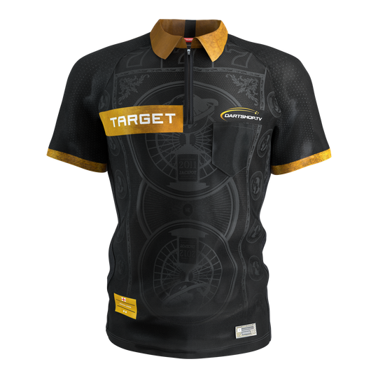 Zu sehen ist das Target Adrian Lewis Dartshirt 2026. Das Shirt zeichnet sich durch sein professionelles Aussehen aus.