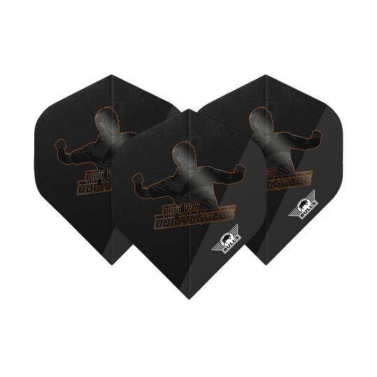 Bulls NL Player 100 Dirk Van Duijvenbode Edition 2 No2 Standard Flights Das Bild zeigt drei schwarze Dart Flights mit dem Aufdruck "Dirk Van Duijvenbode" und einer Silhouette. In der Ecke ist das weiße Bulls NL-Logo zu sehen.