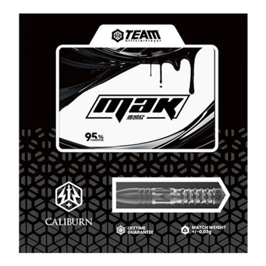 Caliburn Player MAK steel darts Das Bild zeigt die Verpackung der Caliburn Player MAK Steeldarts mit einem Gewicht von 23,5g. Die Verpackung hebt das moderne Design und eine Lebenszeitgarantie hervor.