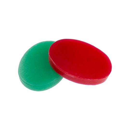 604_Fingerwachs_3 Auf dem Bild sind zwei ovale Wachsplatten in den Farben Rot und Grün zu sehen. Es handelt sich um das Produkt "Fingerwachs".