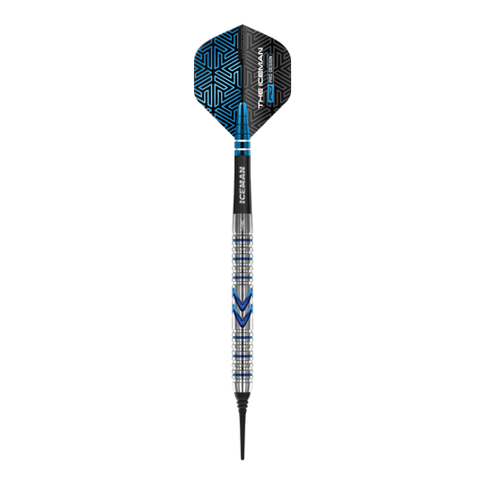 Red Dragon Gerwyn Price Iceman Midnight Edition Soft Darts - 20g Der abgebildete Softdart ist der "Red Dragon Gerwyn Price Iceman Midnight Edition" mit einem Gewicht von 20g. Er hat ein modernes Design mit silbernen und blauen Akzenten sowie einer schwarzen Flights mit blauen Mustern.