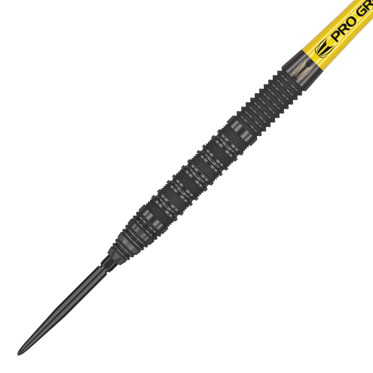 Das Bild zeigt einen Target Bolide Void 01 Swiss Point Steeldart. Der Dartpfeil hat ein schwarzes, strukturiertes Griffdesign und eine gelbe Beschriftung am Schaft.