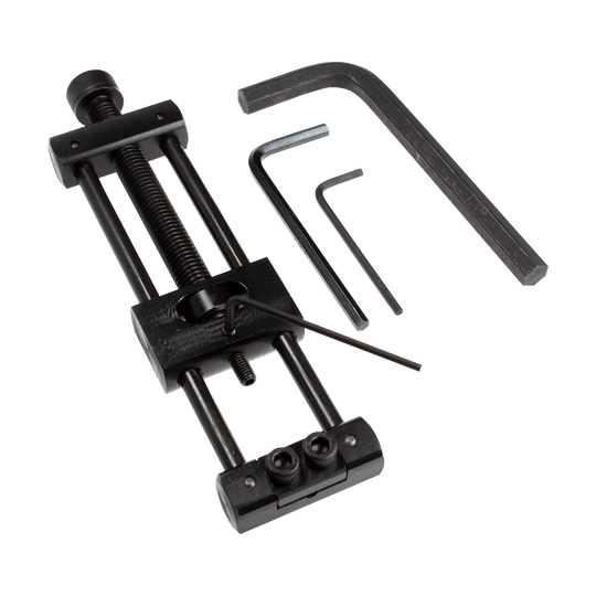 Designa Dart Repointer Black Pro Edition - Tip Changer Dieses Bild zeigt den Designa Dart Repointer Black Pro Edition - Spitzenwechsler. Es handelt sich um ein Werkzeug zum Austausch von Dartspitzen in schwarzem Design.