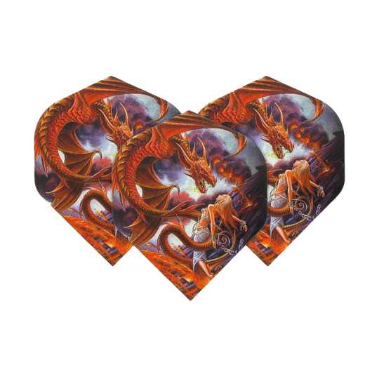 Alchemy Forge Of Vesuvius No2 Standard Flights Das Bild zeigt drei Dart-Flights mit einem fantasievollen Drachenmotiv. Auf den Flights ist ein roter Drache über einer Frau und feuriger Landschaft abgebildet.