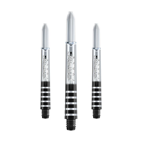 7020-406_Winmau_Prism_Force_Shafts_Clear_41mm_1 Auf dem Bild sind drei durchsichtige Dartschäfte mit schwarzen und silbernen Streifen zu sehen. Sie haben eine glänzende Oberfläche und sind in verschiedenen Größen angeordnet.