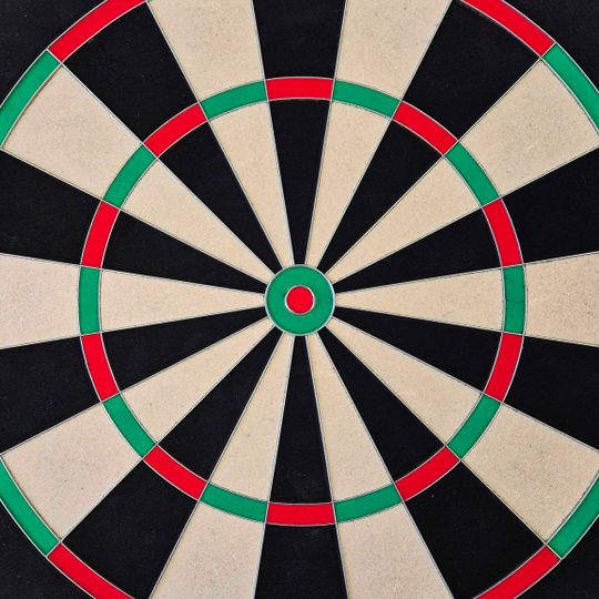 McDart Precision steel dartboard Das Bild zeigt ein weiteres McDart Precision Steeldartboard. Alle Sektoren sind klar sichtbar.