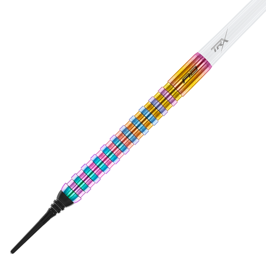 RD2517_Red_Dragon_Javelin_Spectron_Softdarts_2 Das Bild zeigt einen Red Dragon Javelin Spectron Softdart mit einem Gewicht von 20g. Der Dart hat einen bunten, metallisch glänzenden Schaft mit verschiedenen Farben.