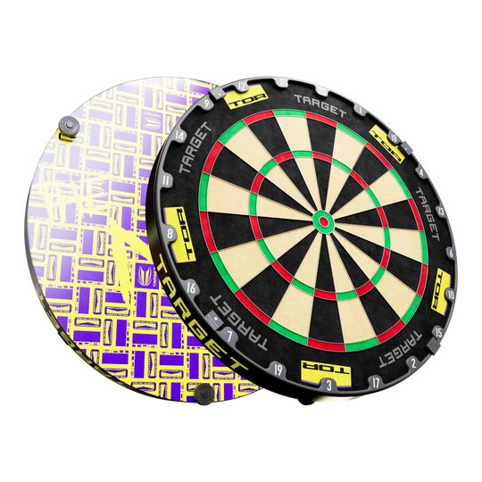 Target Luke Littler World Champion 2025 Surround Goal Steel Dartboard Bundle Auf dem Bild ist ein Steeldartboard-Bundle mit einer schwarzen und gelben Umrandung zu sehen. Im Hintergrund erkennt man eine auffällige, lila-gelbe Motivscheibe mit grafischem Muster.