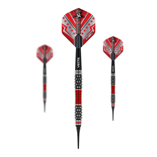 Winmau Joe Cullen Rockstar Series RS1 Soft Darts - 20g Das Bild zeigt drei Softdarts der Marke Winmau aus der Joe Cullen Rockstar Series RS1 mit einem Gewicht von 20g. Die Darts sind überwiegend in den Farben Schwarz und Rot gestaltet und haben auffällige Flights mit dem Schriftzug "Rockstar".