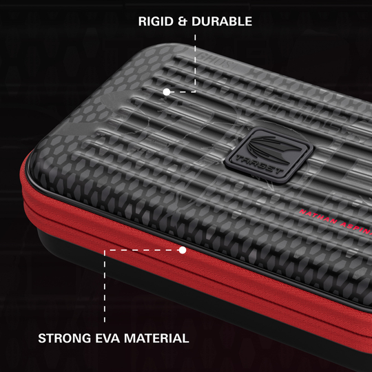 Takoma XL Ghost Series Nathan Aspinall Dartcase wird hier aus einer anderen Perspektive gezeigt. Das Etui bietet sicheren Stauraum für Dartzubehör.