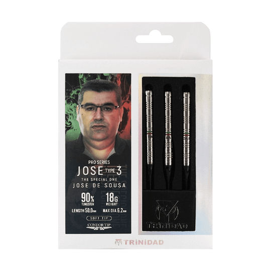 D7622_Trinidad_Jose_De_Sousa_Type_3_Softdarts_3 Die Verpackung zeigt die Trinidad Jose De Sousa Type 3 Softdarts mit einem Gewicht von 18g. Links ist ein Bild von Jose De Sousa, rechts sind drei silberne Darts sichtbar.