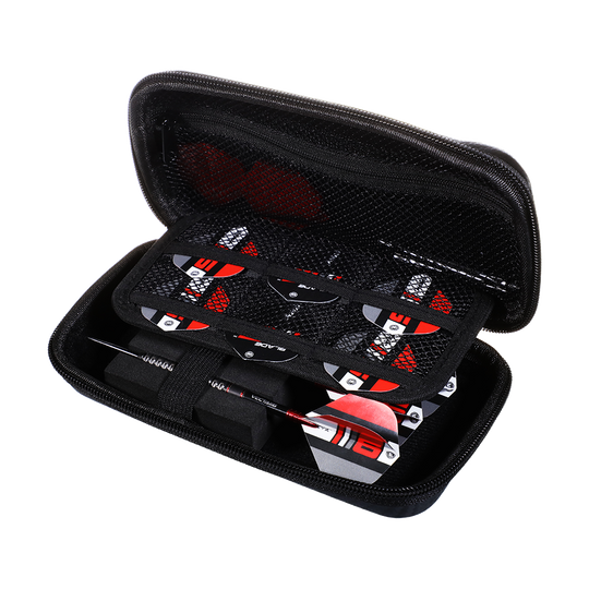 8334_Winmau_Blade6_Dartcase_4 Dies ist das Winmau Blade 6 Dartcase, ein Aufbewahrungsetui für Dartpfeile. Im Inneren gibt es Fächer und Netze zur sicheren Organisation und zum Schutz der Darts und Zubehörteile.